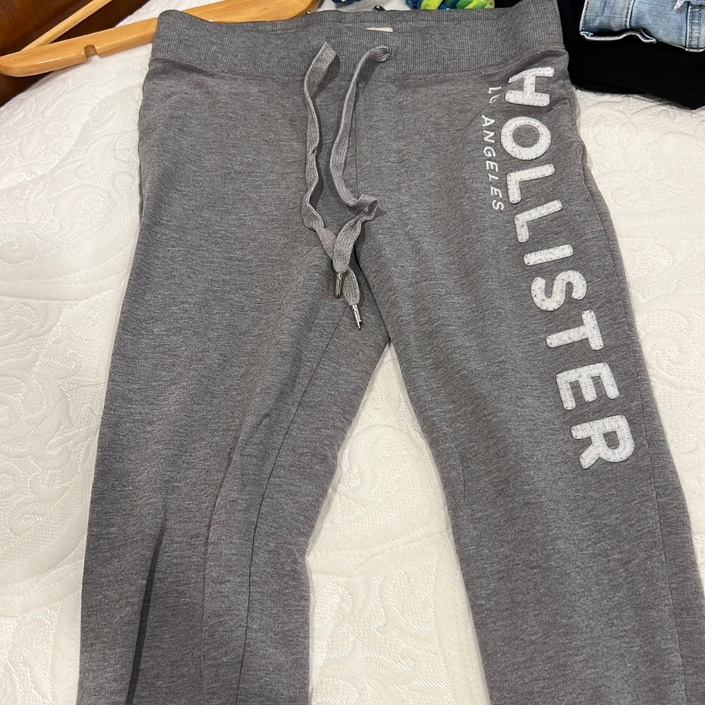 Hollister women’s sweatpants/ joggers